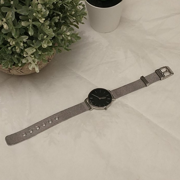 Minimalist silver black face adjustable mesh watch - Picture 1 of 3